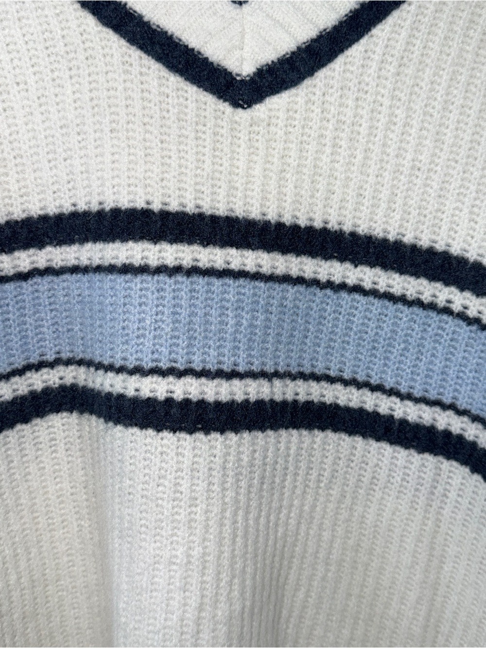 Wild Fable Cream & Navy Varsity Stripe V-Neck Sweater – Size XXL - Picture 5 of 6